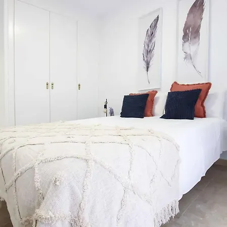 Apartamento Reformado En Milla De Oro - Apartment *